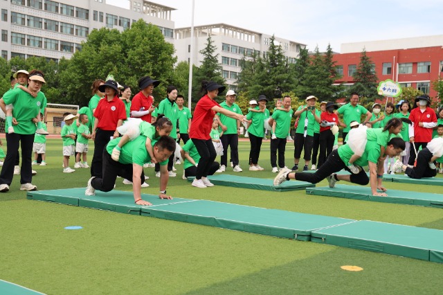 甘肃省天水市实验幼儿园举办庆“六一”亲子趣味运动会