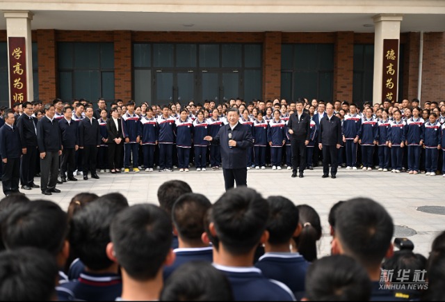 习近平在青海考察调研