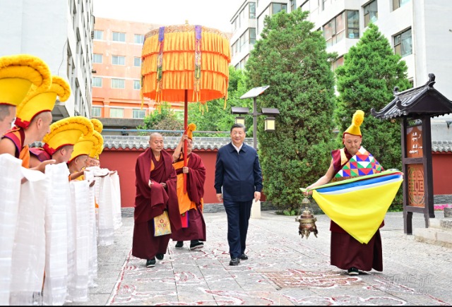 习近平在青海考察调研