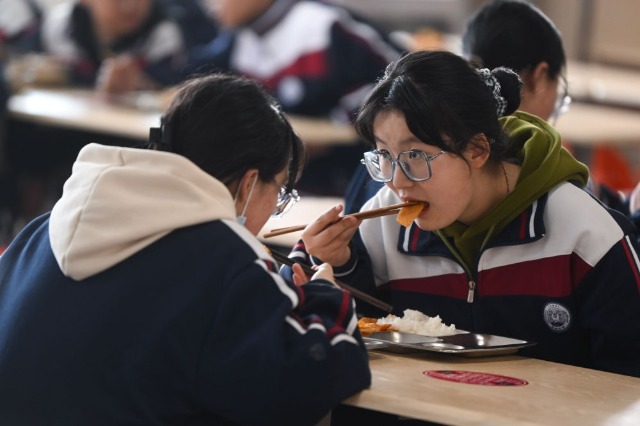 在孩子们心田种下团结进步的种子