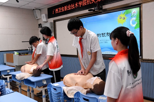 广西卫生职业技术学院：到乡镇开展预防溺水与救护技能培训