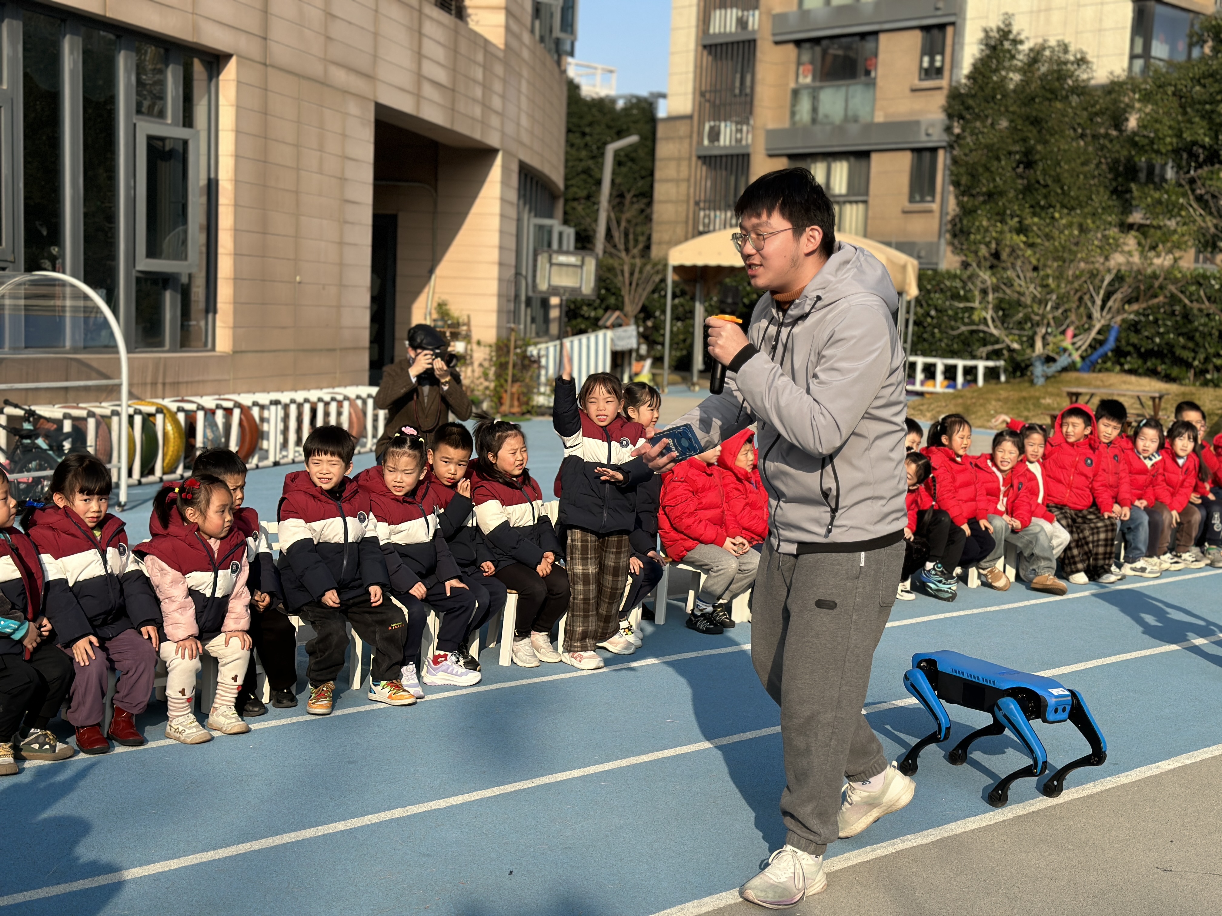 宁波工程学院机器人学院科普团在20余所学校开展科普活动