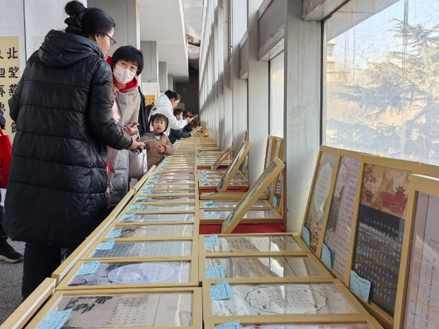 河北省第八届省会中小学生书画作品展开幕