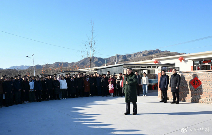 习近平在辽宁葫芦岛市看望慰问受灾群众：人民群众最困难的时候，党和政府就是大家最强大的依靠