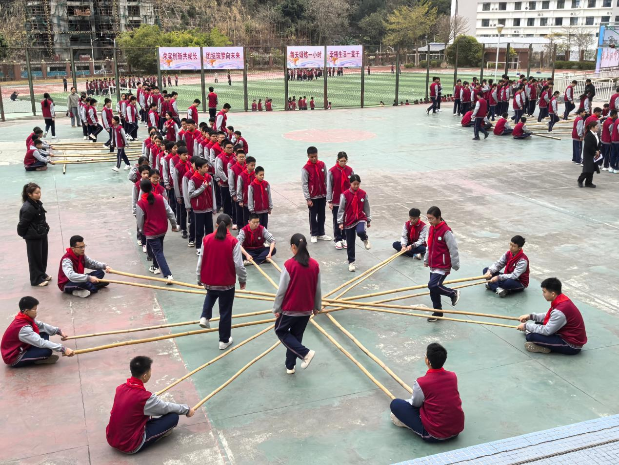 广西梧州：开学仪式感满满 师生喜迎新学期